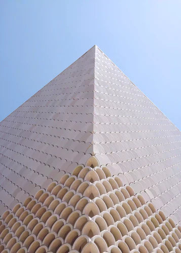 What Are Top, Middle and Base Notes in Perfume? A Pyramid From Fresh to Deep scents